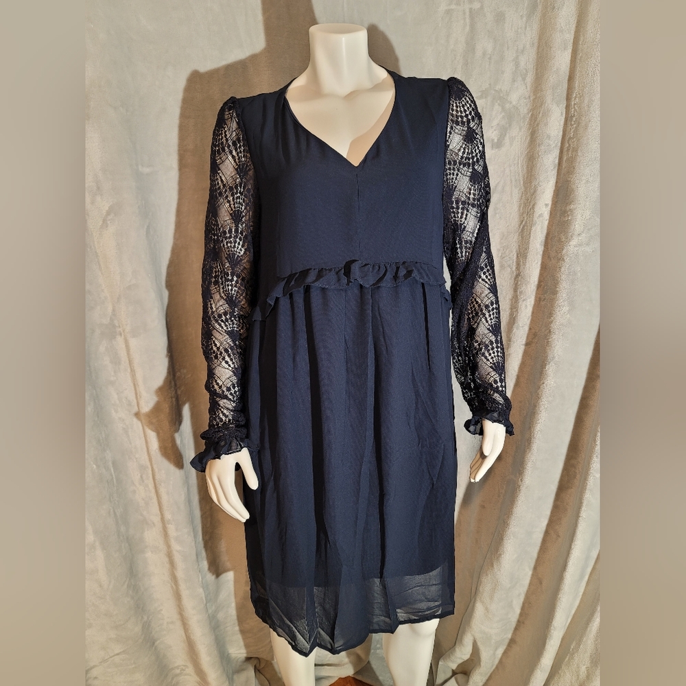 💥REDUCED!! Navy and Lace